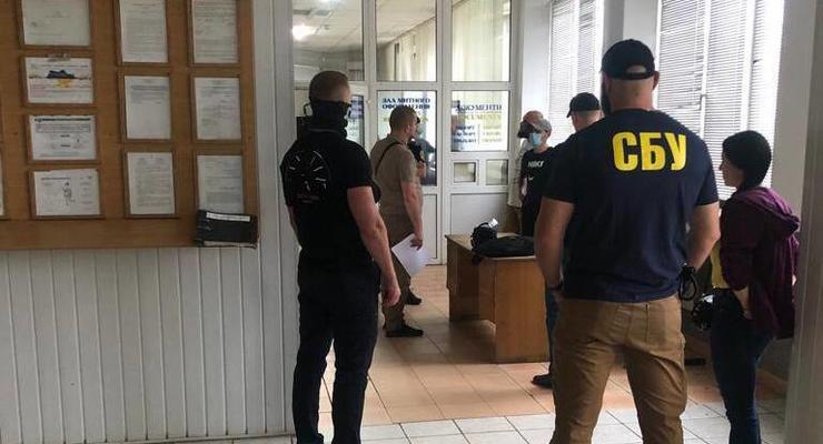На Закарпатье проводят обыски на одном из КПП – депутат
