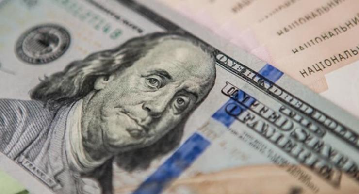 НБУ обвинил в девальвации гривны обменники