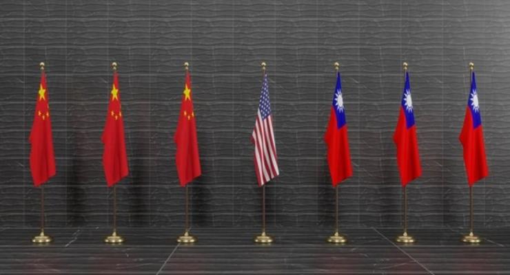 Китай пригрозил США "ответом" на визит Пелоси на Тайвань