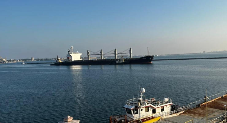 Экспорт продовольствия продолжается: Из Одессы вышло еще три корабля