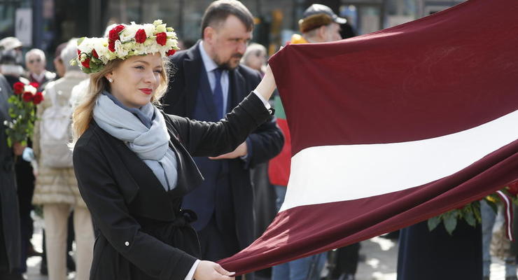 Латвія перестала видавати візи росіянам