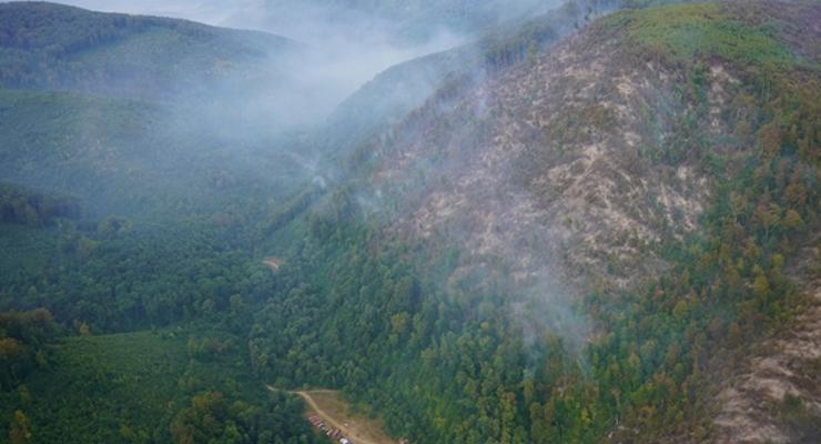 Масштабный пожар в Закарпатье: к тушению привлекли авиацию