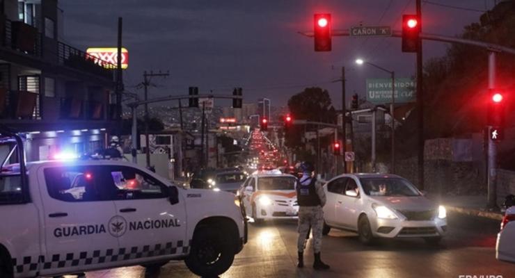 У Мексиці через конфлікт двох картелів на вулицях вбивають і палять авто