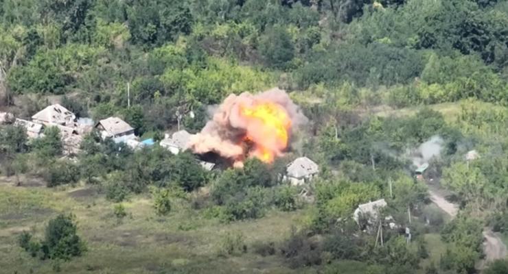 Азовці знищили склад боєприпасів і техніку окупантів на Харківщині