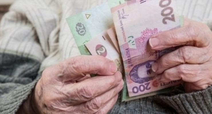 ВР приняла закон, защищающий пенсионные выплаты