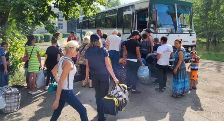 Эвакуированы три четверти жителей Донецкой области