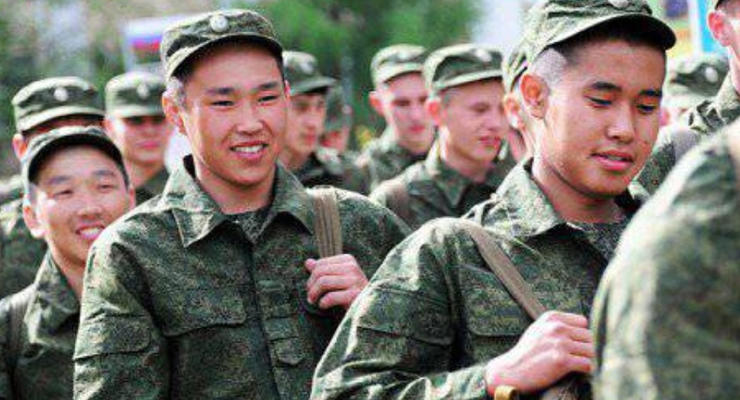 Россияне больше не хотят воевать, в армию зовут граждан Азии – разведка