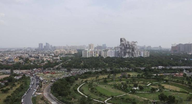 В Нью-Дели взорвали два достроенных небоскреба