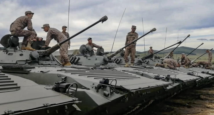 Враг направляет колонны техники из Крыма на Херсонщину - Хлань