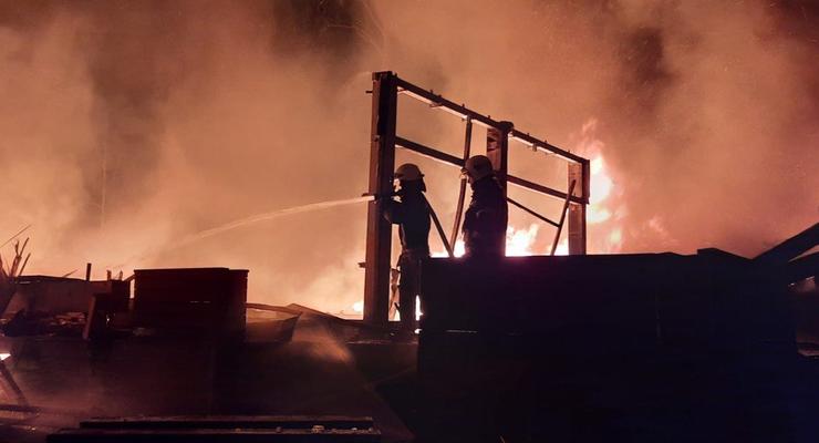 В Харькове сгорел дотла ресторанный комплекс из-за ракетного удара россиян