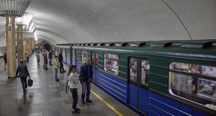 В Харькове восстановили движение по линиям метро после сегодняшних обстрелов
