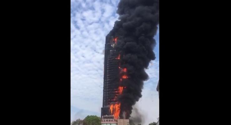 В Китае за 20 минут сгорел небоскреб: сотни жерты