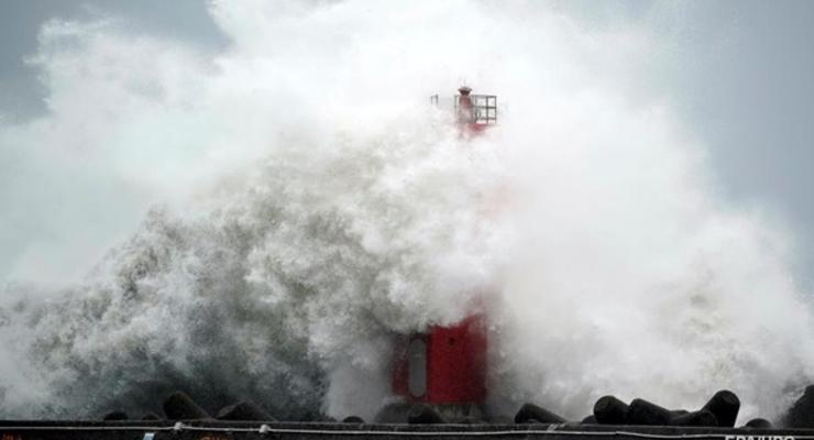 Японию затапливает мощнейший тайфун