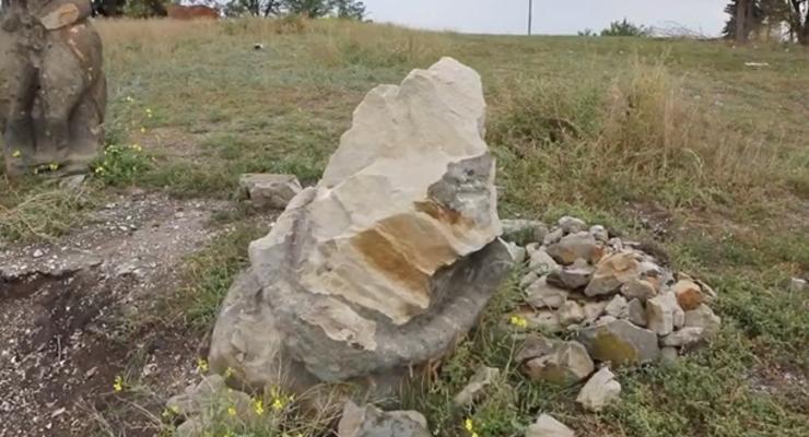 Россияне разбили каменные половецкие бабы у Изюма