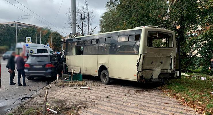 ДТП с маршруткой в Киеве: очень много пострадавших
