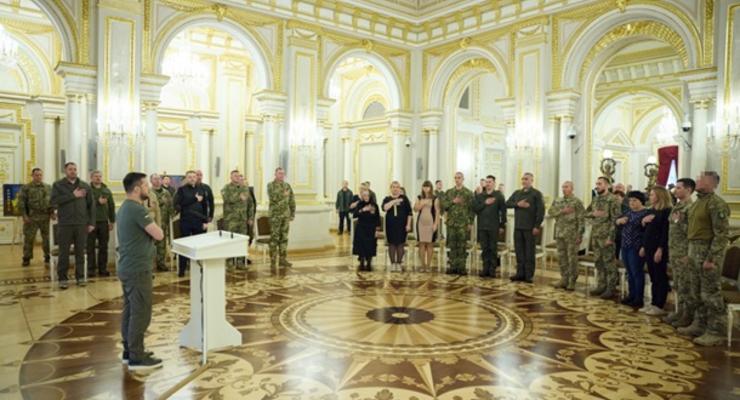 Зеленский вручил награды героям Украины