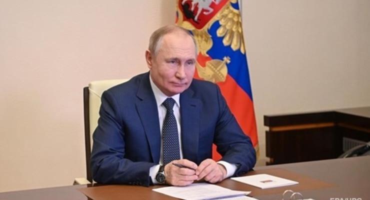 Путин повысил зарплаты судьям и прокурорам