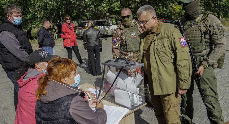 В Мариуполе граждане РФ “голосуют” для массовости – мэрия