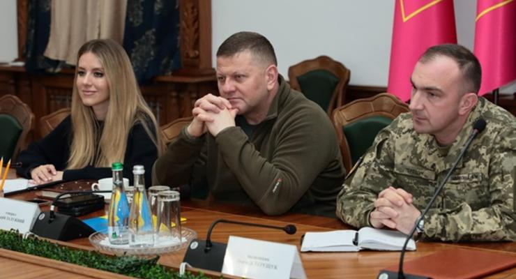 Залужный: Украина должна стать военным государством