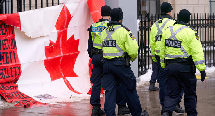 Канада закликала своїх громадян терміново виїхати з РФ