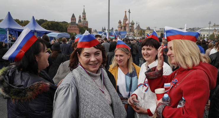 В РФ праздновали захват территории Украины 100-тысячной толпой: В ОП ответили