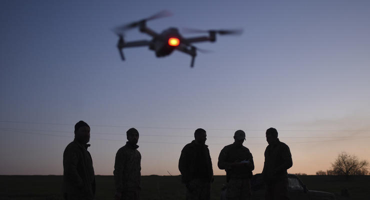 На Луганщині окупанти шукають чоловіків за допомогою дронів