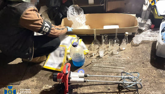 СБУ ликвидировали нарколабораторию в Днепре, которой управлял правоохранитель