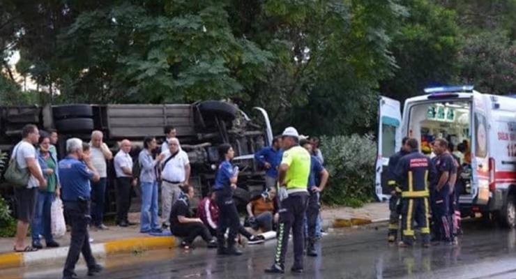 В Турции автобус с украинцами слетел с дороги - соцсети
