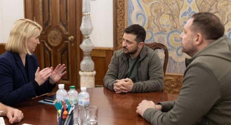 Зеленский обсудил с послом США ракетную атаку РФ