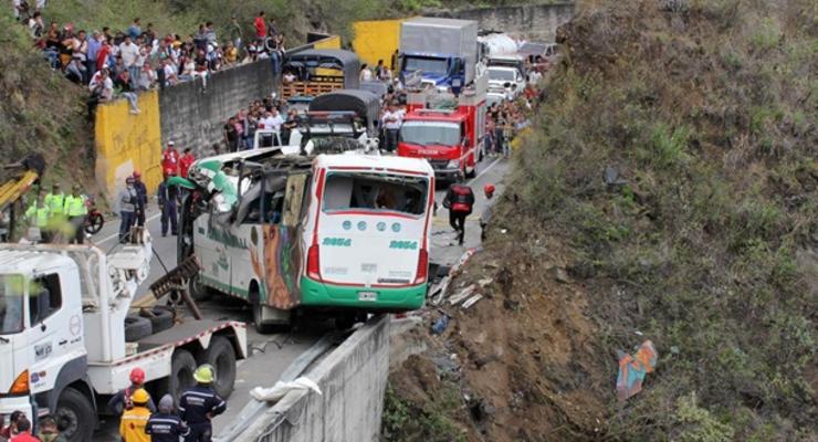 В Колумбии перевернулся автобус, 20 человек погибло