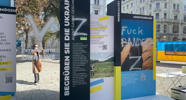 В Австрії рашисти пошкодили інсталяцію про Україну