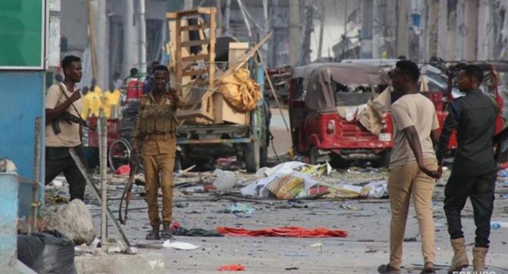 В столице Сомали погибли 100 человек в результате взрывов
