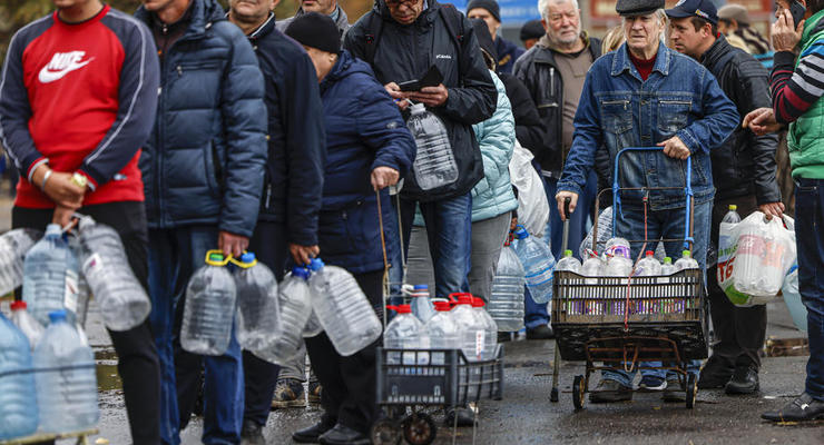 80% жителей Киева осталось без воды: где найти бюветы