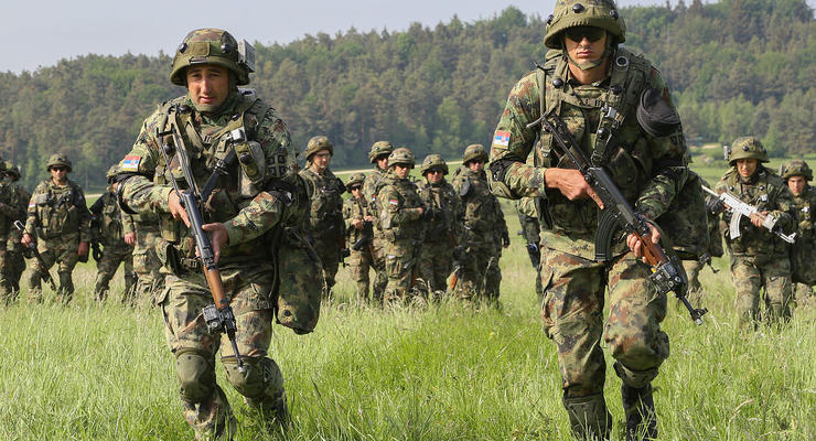 Сербия привела армию в боеготовность из-за Косово