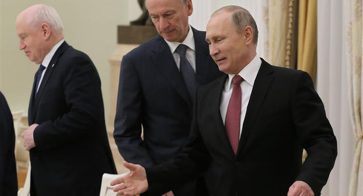 СМИ узнали, кто убедил Путина напасть на Украину