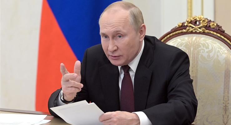 Путин поручил вывезти жителей Херсона в Россию