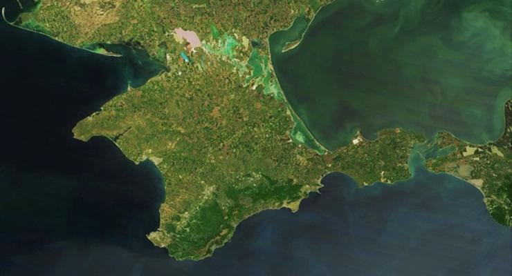 Россияне в Крыму роют окопы: спутниковые фото