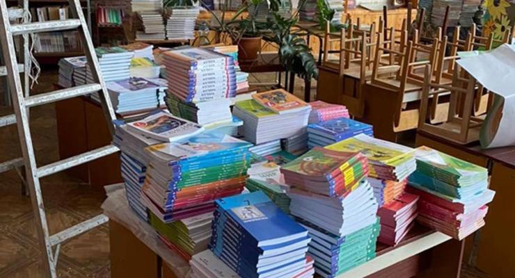 В школе под Изюмом нашли полтысячи российских учебников
