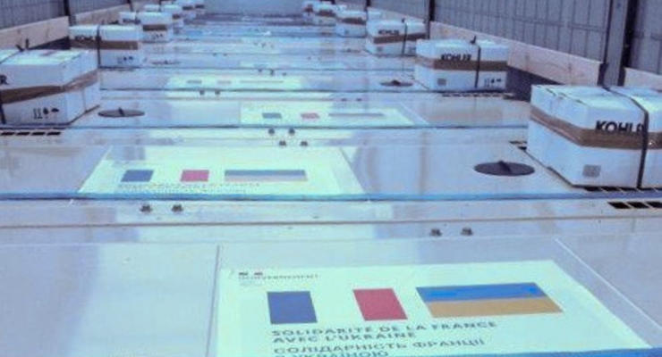Франция передала Украине 100 мощных электрогенераторов