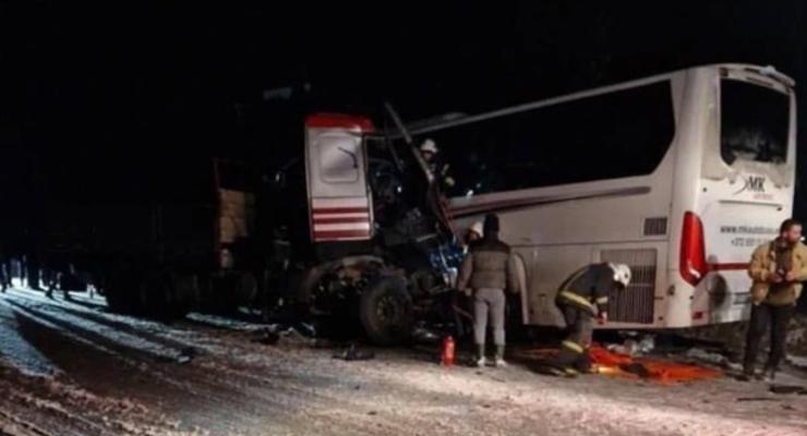 Автобус з українськими військовими потрапив у ДТП на кордоні Латвії та Есто