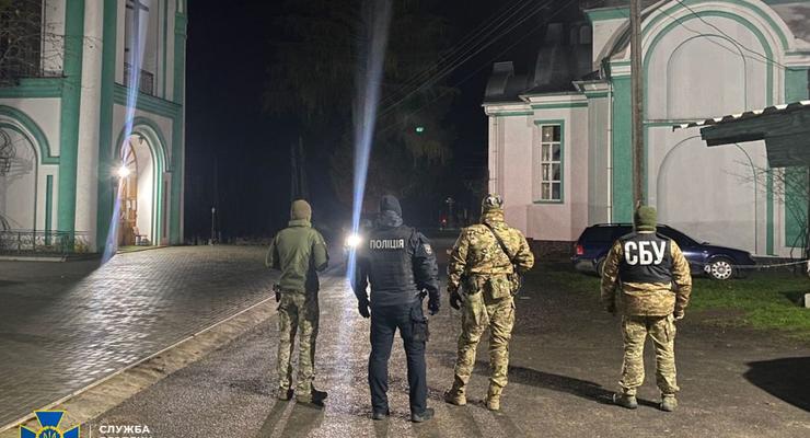 СБУ проводит обыски в 10 объектах УПЦ МП в трех областях Украины