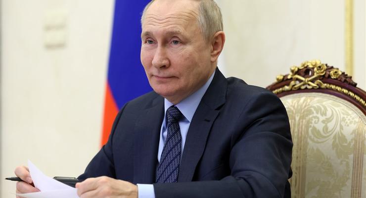 Путін заборонив росіянам мітинги у школах, лікарнях, церквах й не тільки