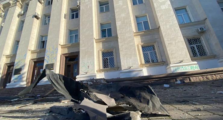 Россияне обстреляли центр Херсона: есть погибшие