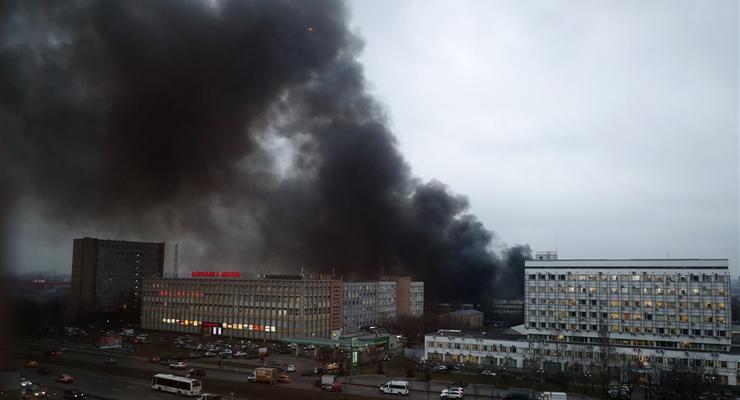 В Москве вспыхнул пожар в воинской части: видео