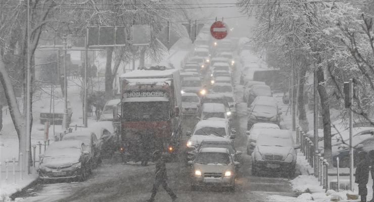 Мокрий сніг та туман: синоптики дали прогноз погоди в Україні на завтра