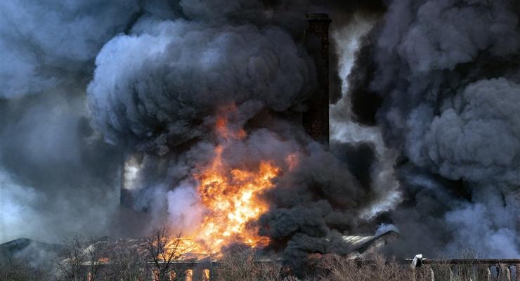 В Новосибирске масштабный пожар: сообщают о взрывах
