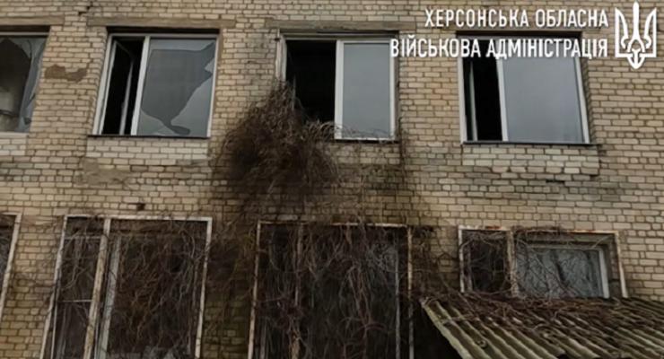 РФ ударила по Херсону: повреждены скорая помощь, детсад и предприятие