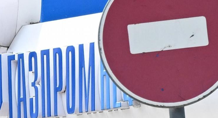 Экспорт Газпрома в дальнее зарубежье упал вдвое