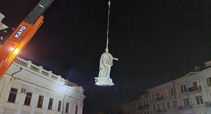 В Одесі завершили демонтаж пам'ятника Катерині ІІ