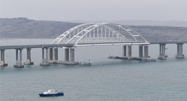 На въезд к Крымскому мосту возникли километровые пробки: что известно